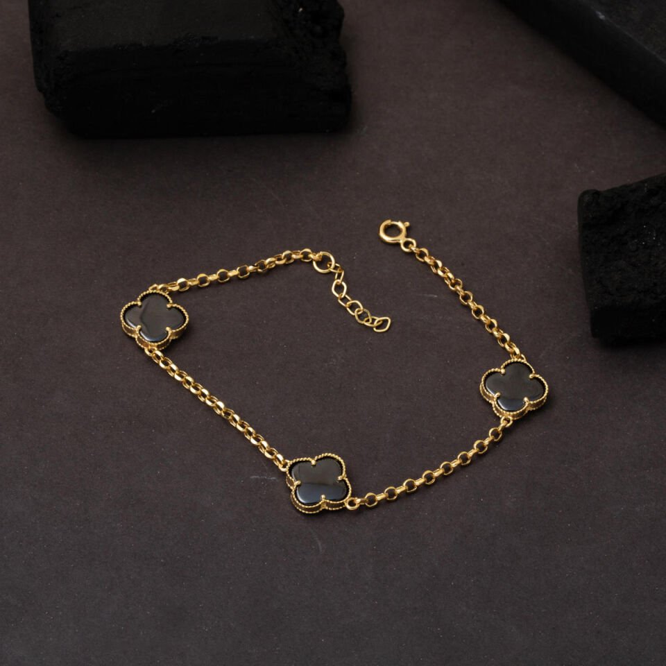 Oniks Taşlı Yonca Altın Bileklik