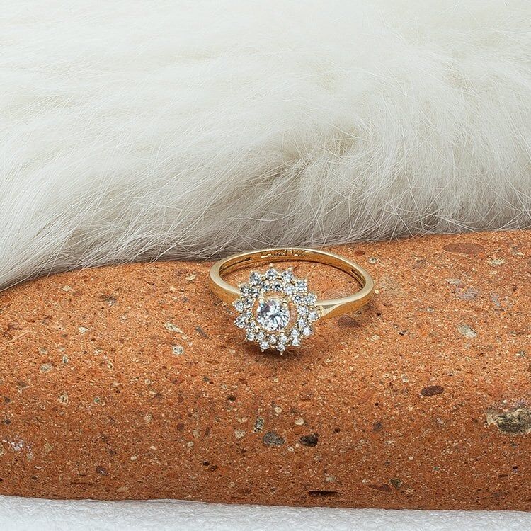 Papatya 14 Ayar Taşlı Altın Yüzük