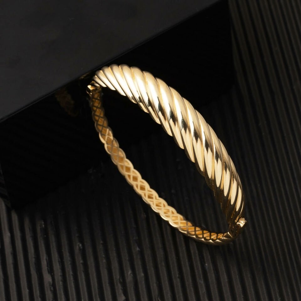 Dalgalı 14 Ayar Altın Kelepçe Bilezik