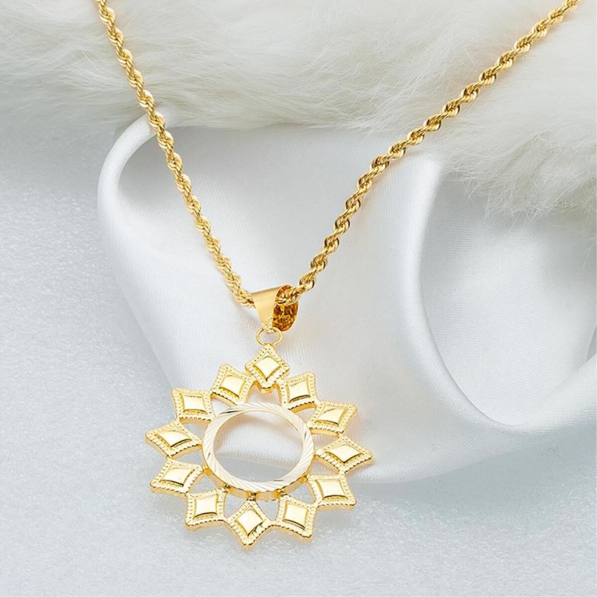 Zambak Çeyrek Çerçevesi 14 Ayar Altın Kolye