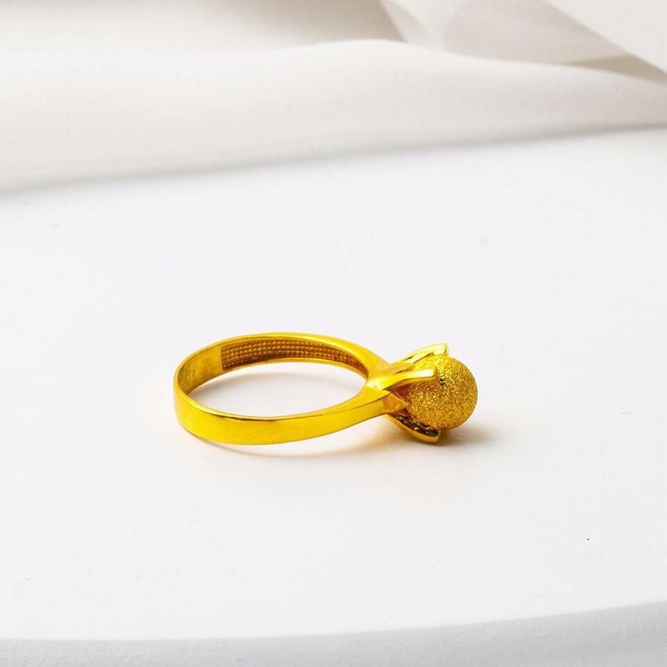 Top Altınlı Tektaş Tarzı Yüzük