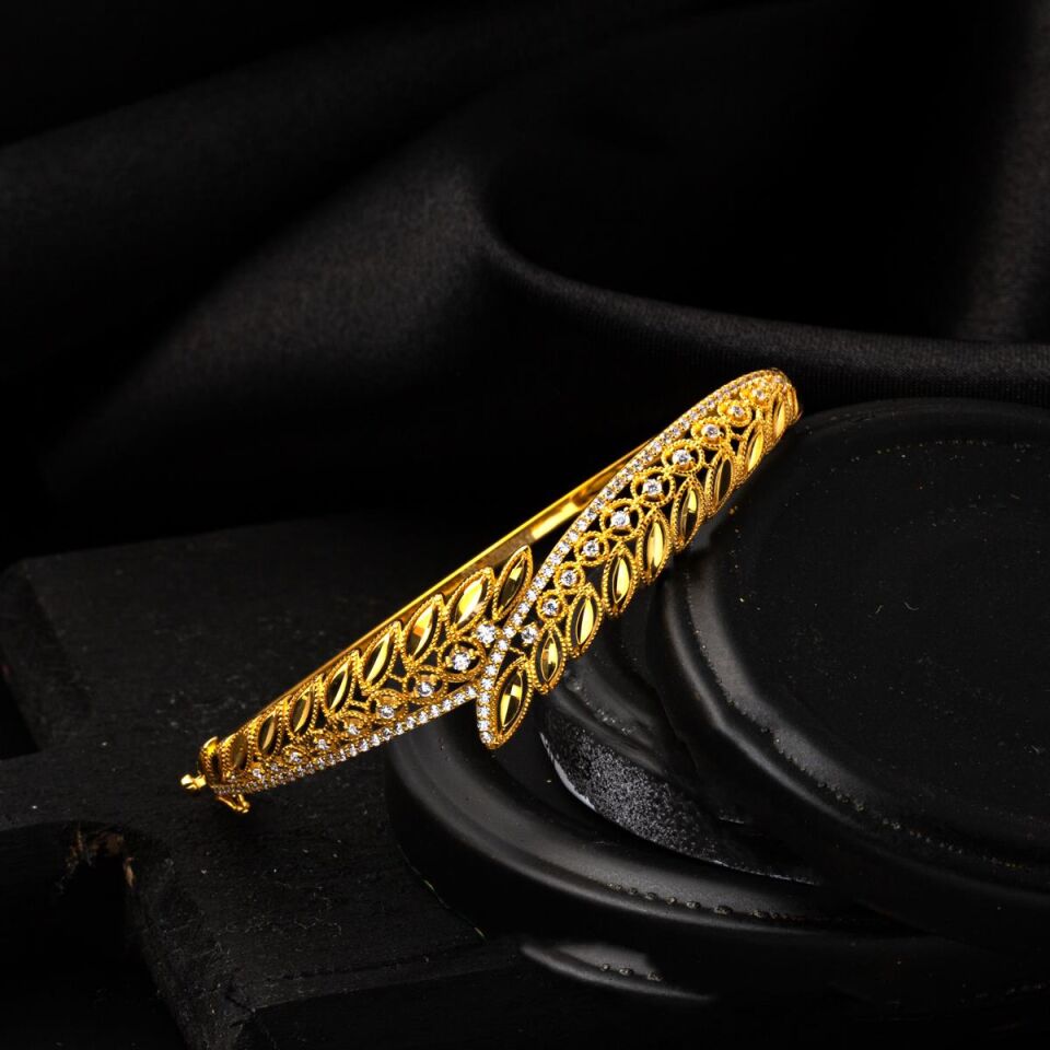 Yaprak 8 Ayar Altın Kelepçe Bilezik