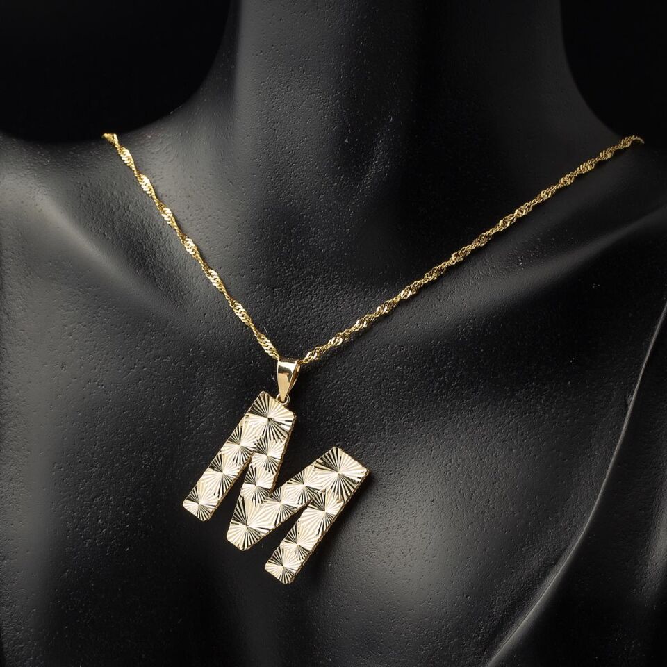 M Harfi 3 Boyutlu Altın Kolye Ucu