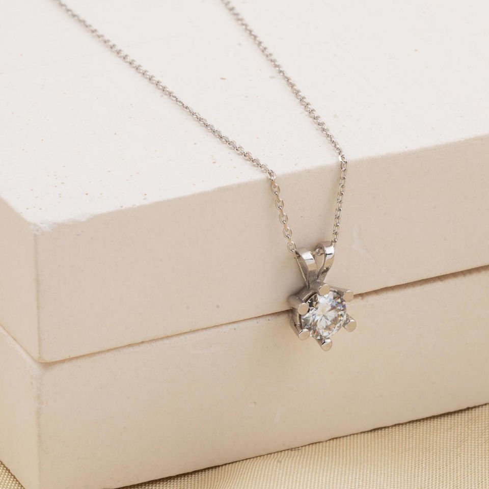 0,40 ct. 6 Tırnak Mozanit Altın Kolye