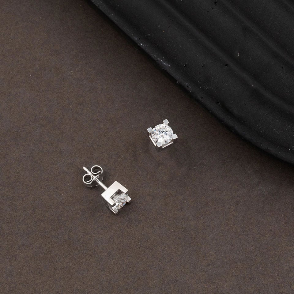 1 Karat Klasik Mozanit Tektaşlı Altın Küpe