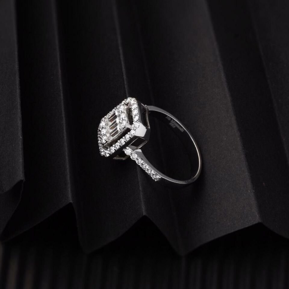 1,20 Ct. Moissanite Baget Taşlı Altın Yüzük