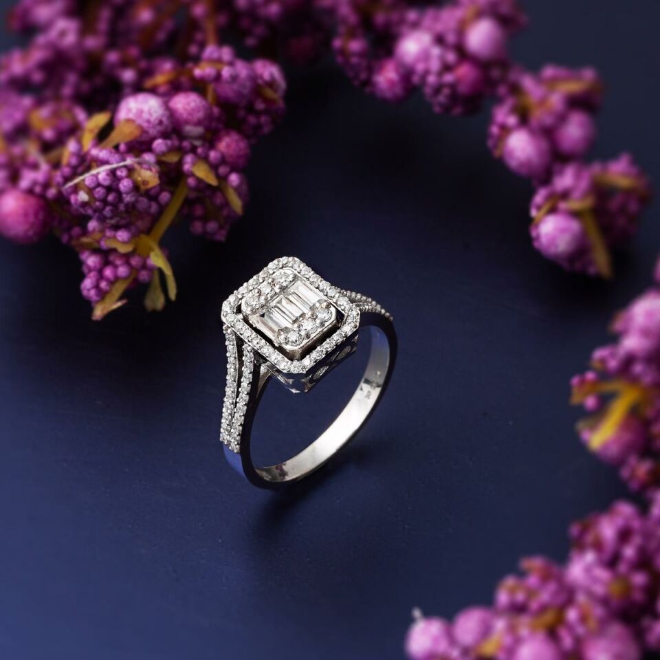 0,70 ct. Moissanite Baget Taşlı Altın Yüzük