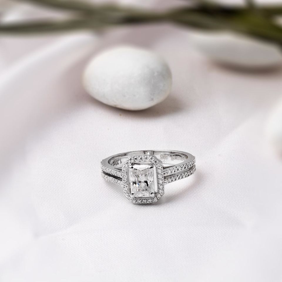 1,20 ct. Moissanite Baget Taşlı Altın Yüzük