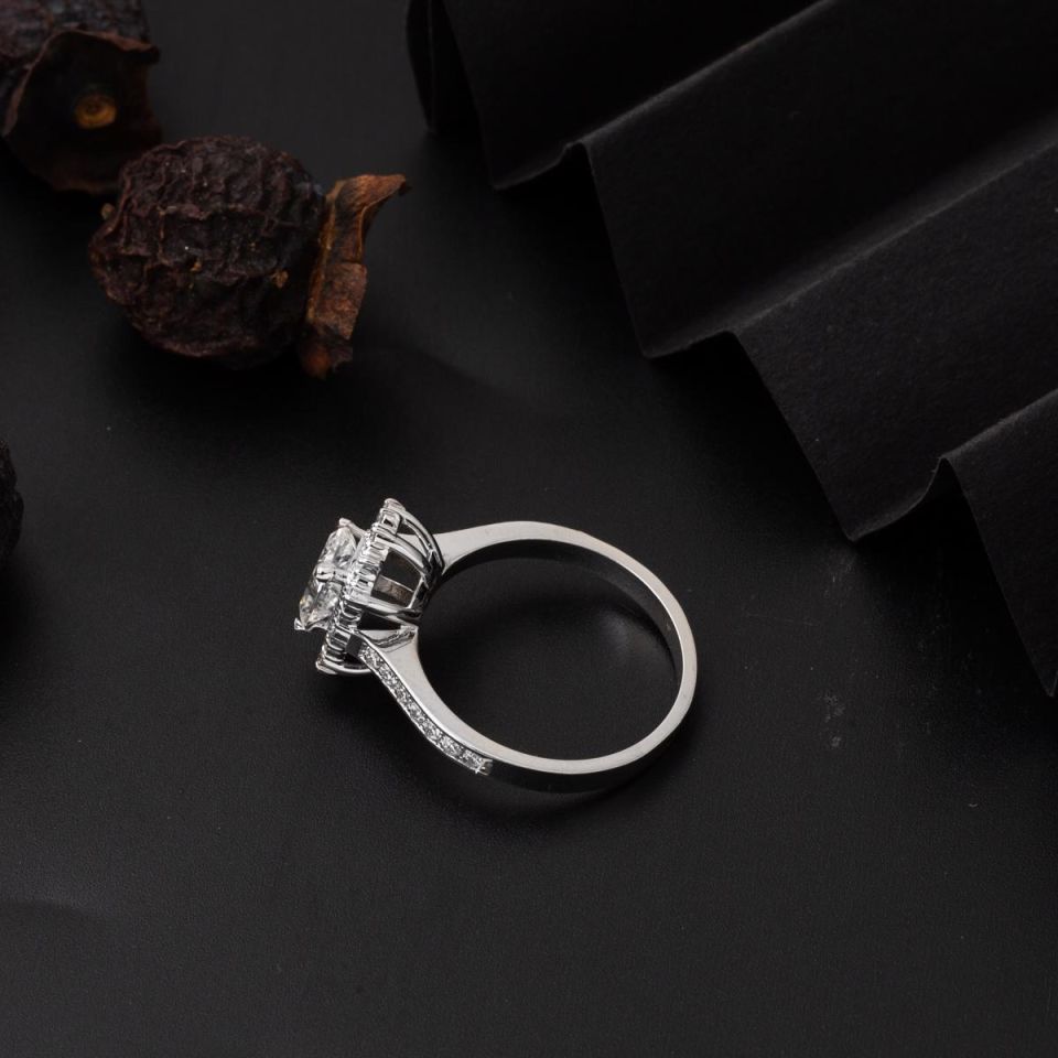 1,40 Ct. Mozanit Baget Taşlı Altın Yüzük