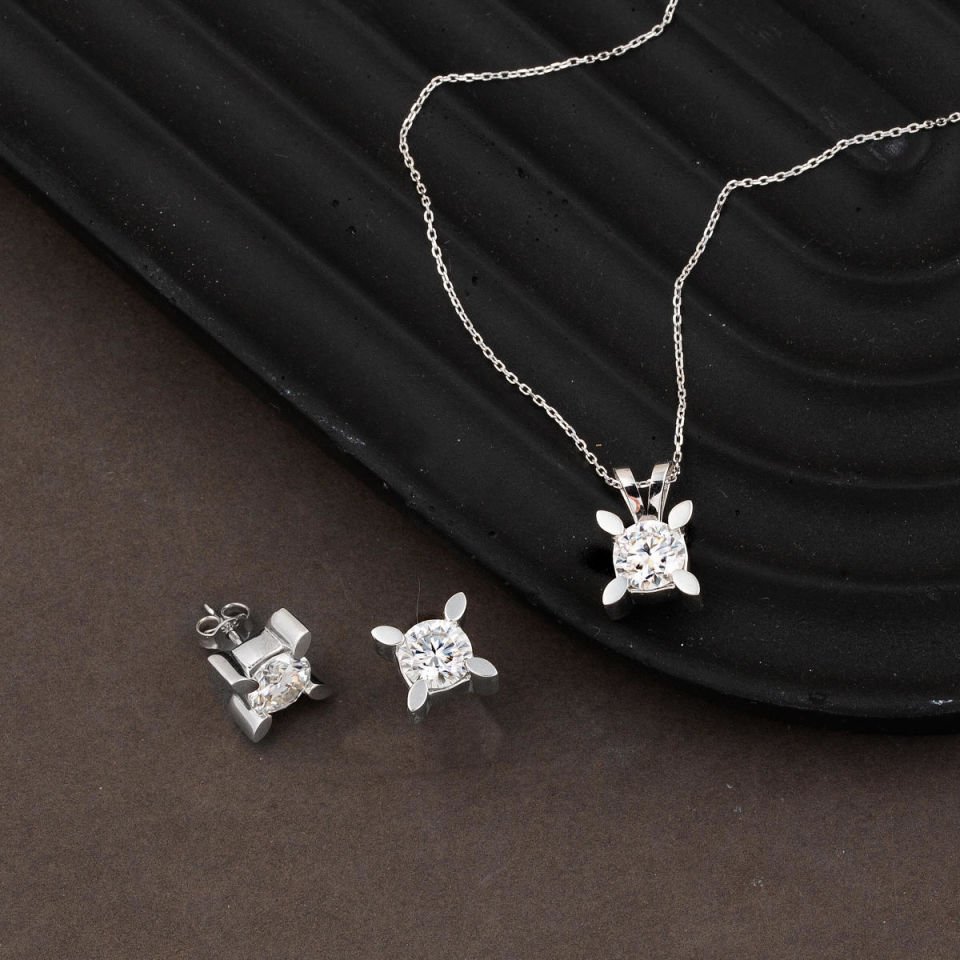 3 Karat Badem Tırnak Tektaş Mozanit Kolye Küpe Set