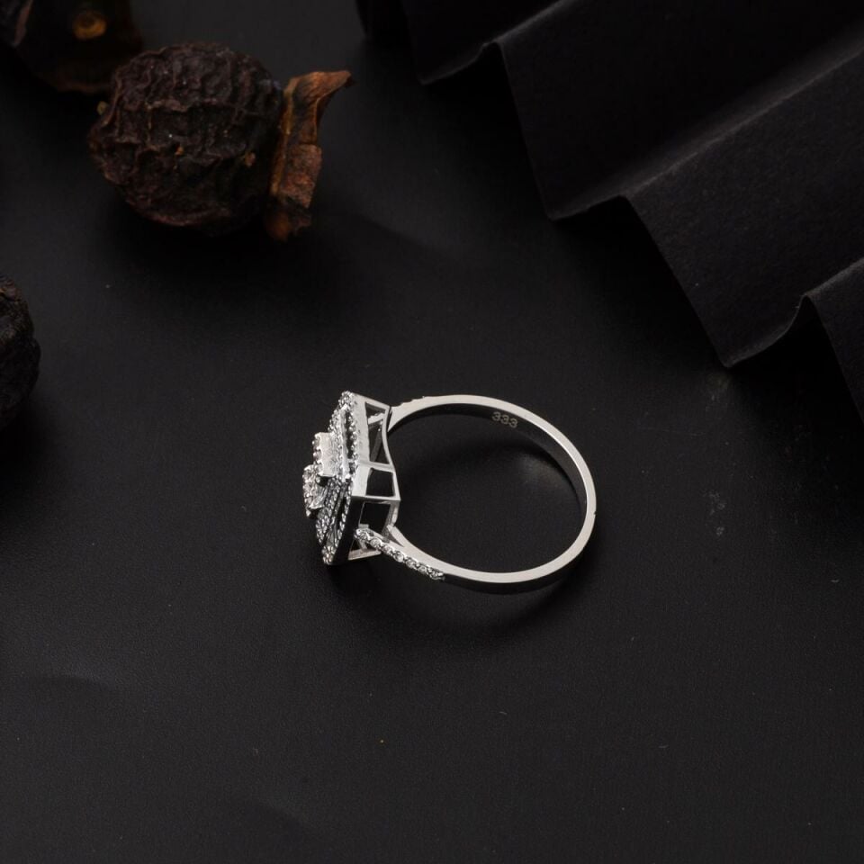 0,35 Ct. Baget Pırlantalı Yüzük