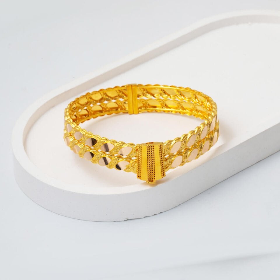 Halep Burmalı Altın Kelepçe Bilezik