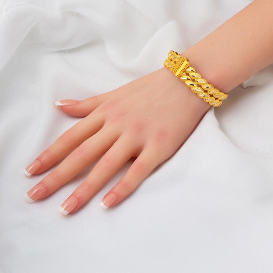 Yaprak Burmalı Altın Kelepçe Bilezik