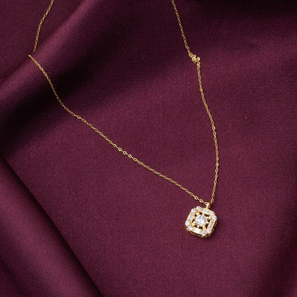 Minimal Baget Tasarımlı Altın Kolye