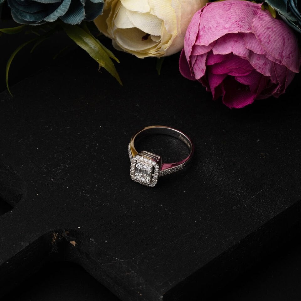 0,48 Karat Baget Pırlanta Yüzük