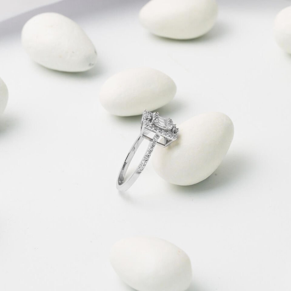 0,45 Karat Baget Pırlanta Yüzük