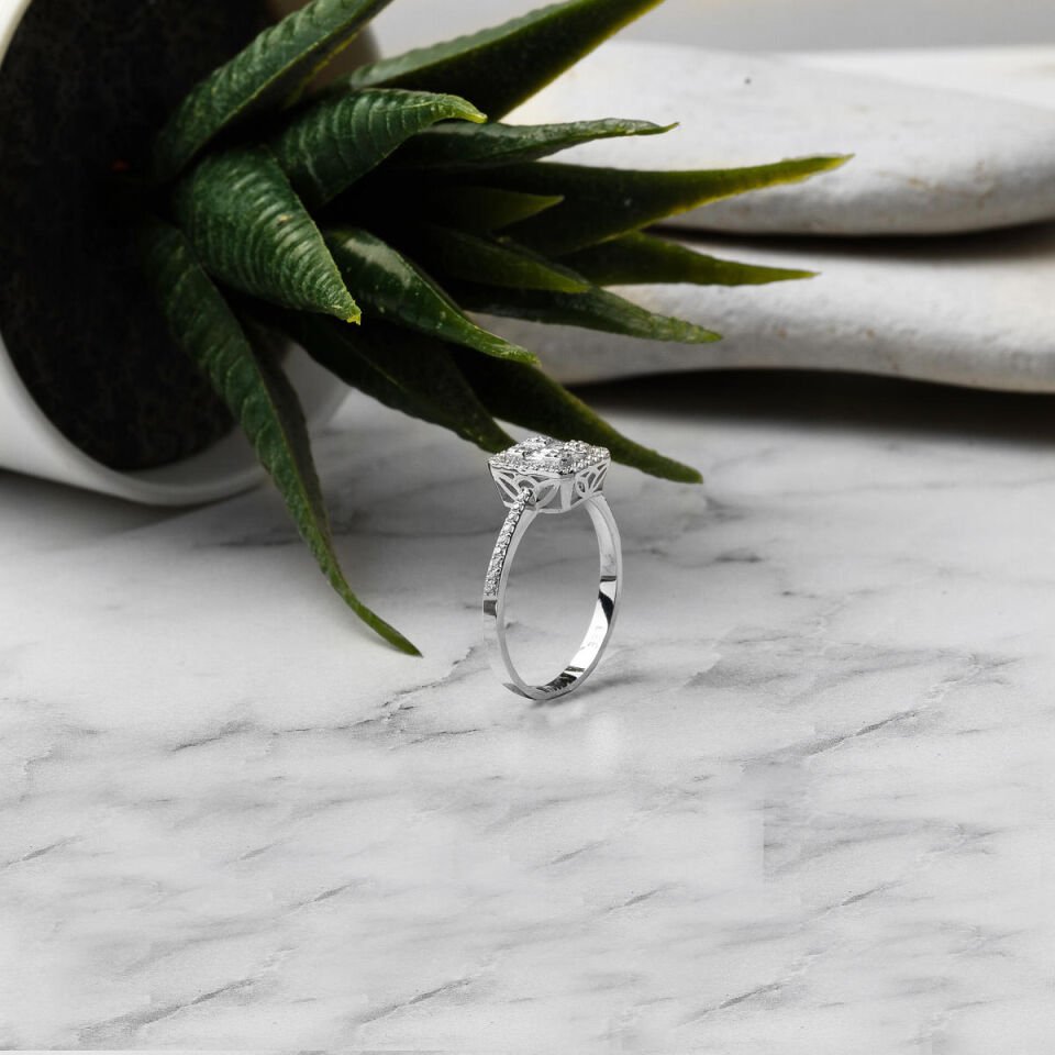 0,45 Karat Baget Pırlanta Yüzük