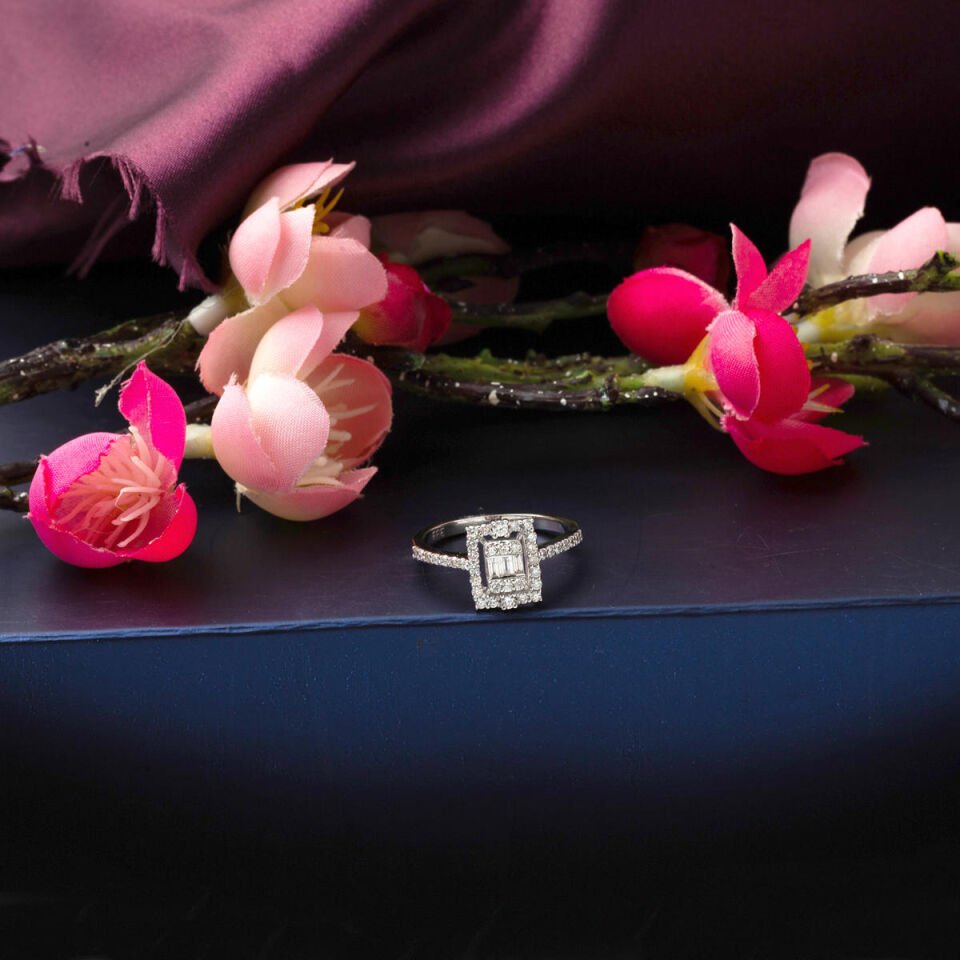 0,45 Karat Baget Pırlanta Yüzük