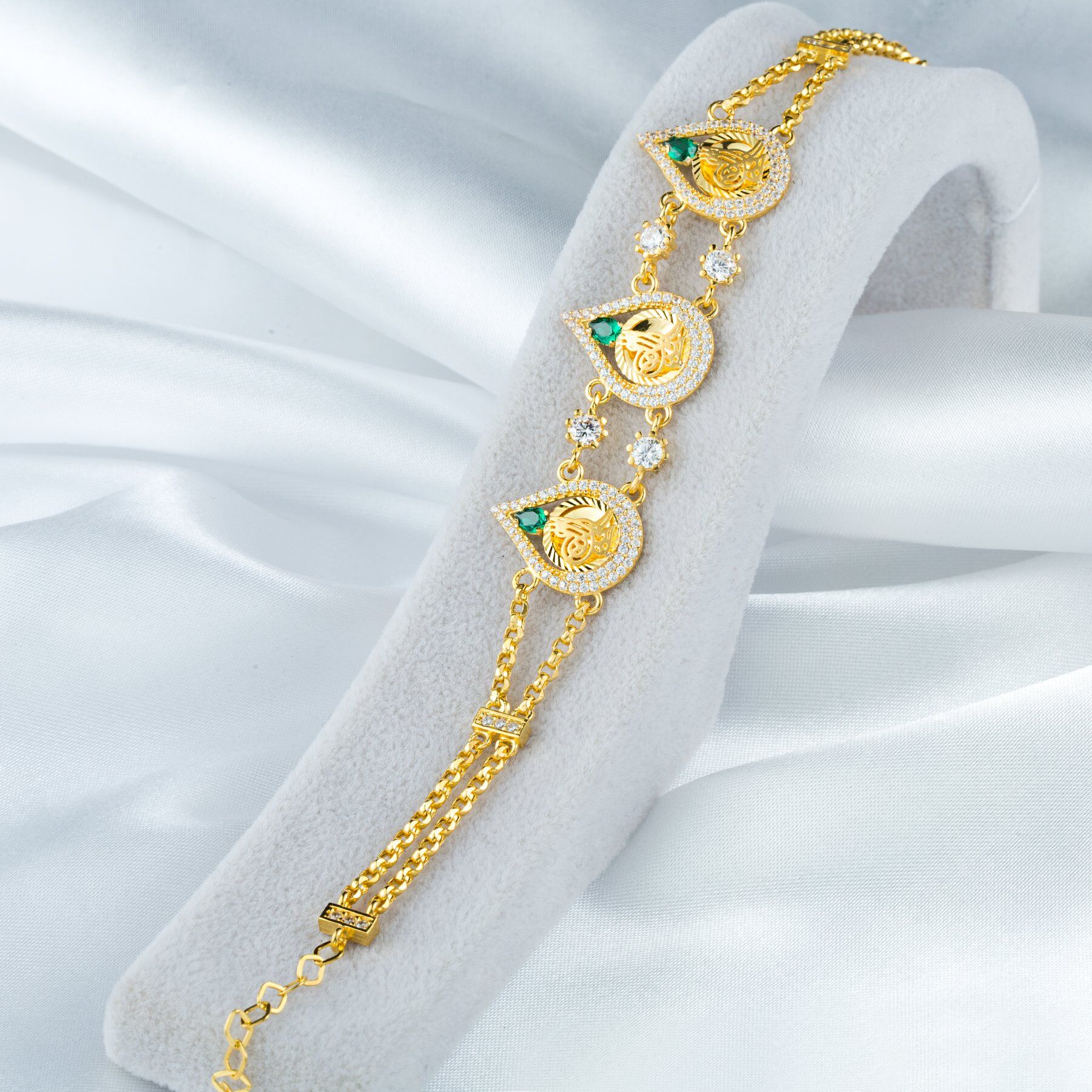 Tuğralı 14 Ayar Yeşil Taşlı Altın Bileklik