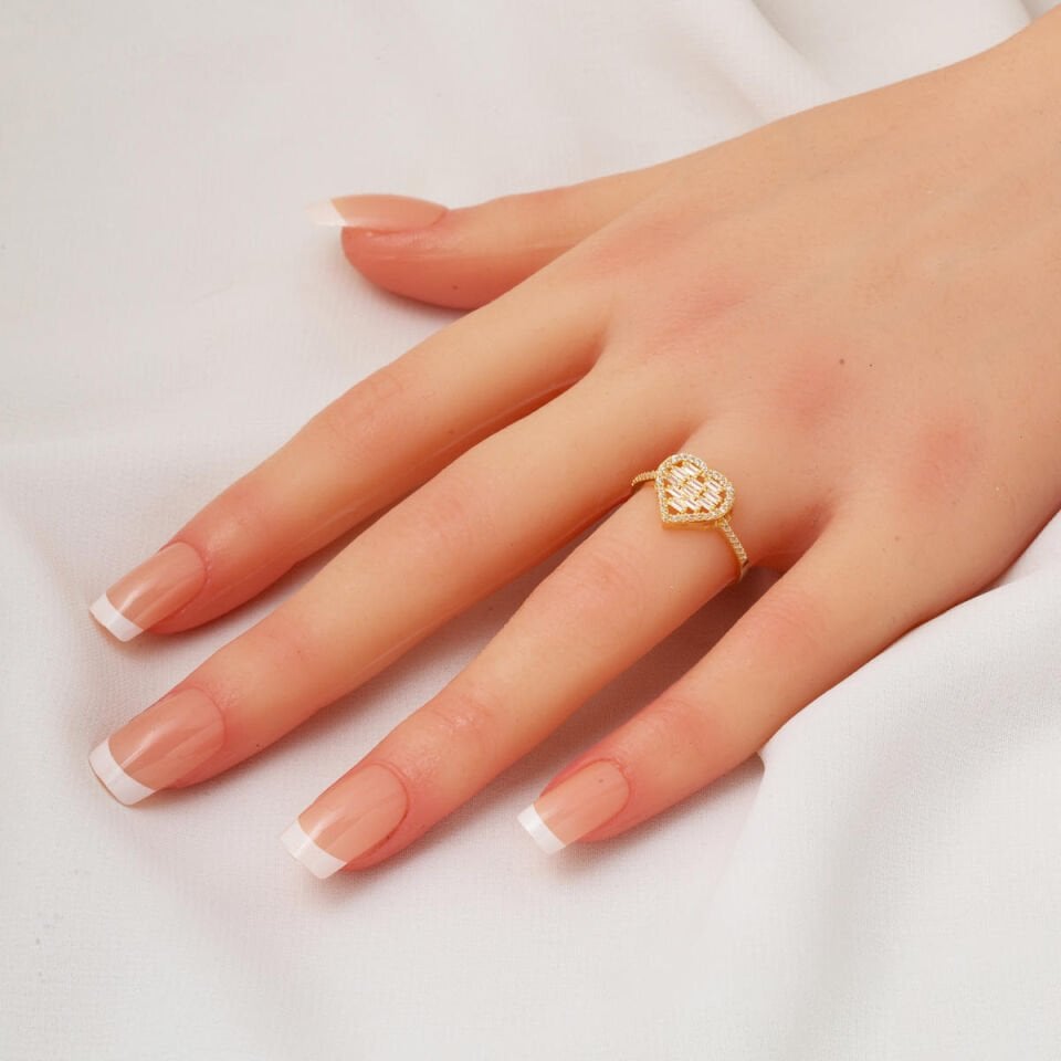 Bagetli Altın Kalp Yüzük