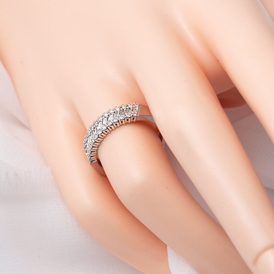 0,43 Karat Baget Yarımtur Pırlanta Yüzük