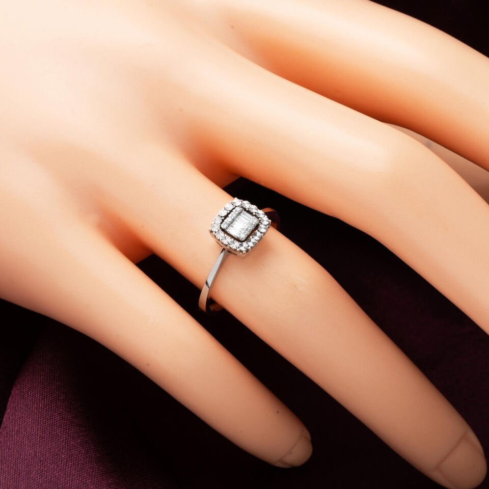 0,08 ct. Efekt Baget Pırlanta Yüzük
