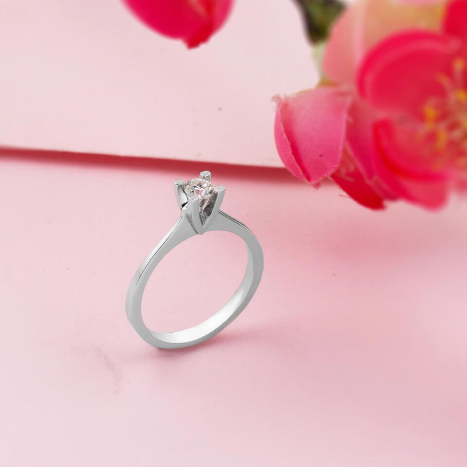 0,28 Karat Tektaş Pırlanta Yüzük