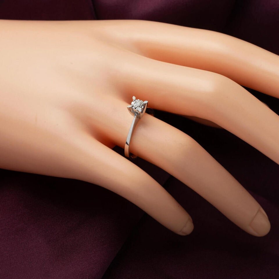 0,09 ct. Badem Tırnak Efekt Pırlanta Tektaş Yüzük
