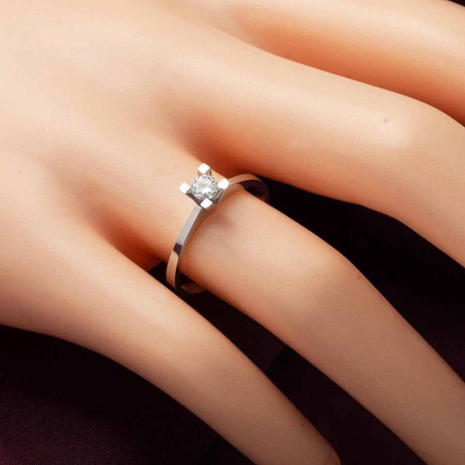 0,25 ct. Karat Tektaş Pırlanta Yüzük