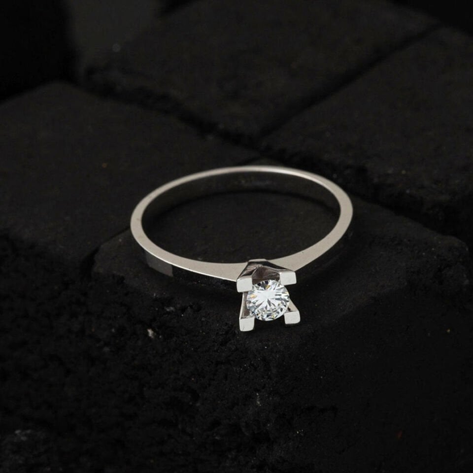 0,25 ct. Karat Tektaş Pırlanta Yüzük