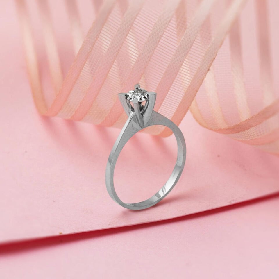 0,13 ct. Badem Tırnak Efekt Pırlanta Tektaş Yüzük