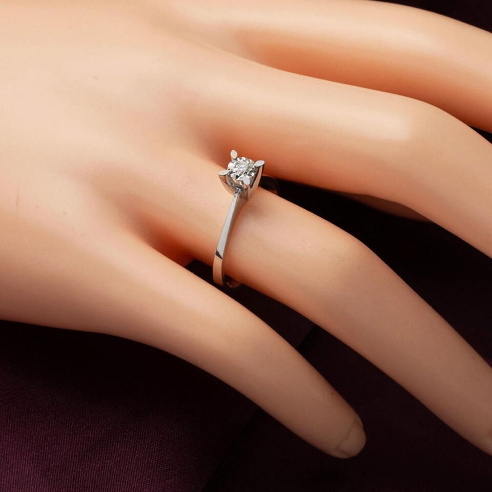 0,13 ct. Badem Tırnak Efekt Pırlanta Tektaş Yüzük