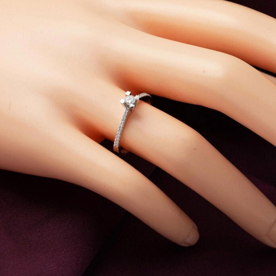 0,24 ct. Klasik Tektaş 18 Ayar Pırlanta Yüzük