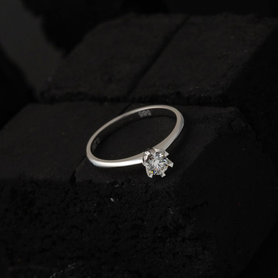 0,25 ct. Altı Tırnak Pırlanta Tektaş Yüzük