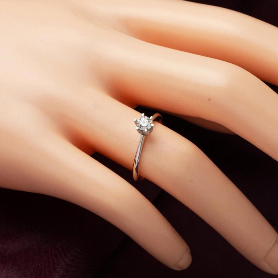 0,23 ct. Altı Tırnak Tektaş Pırlanta Yüzük