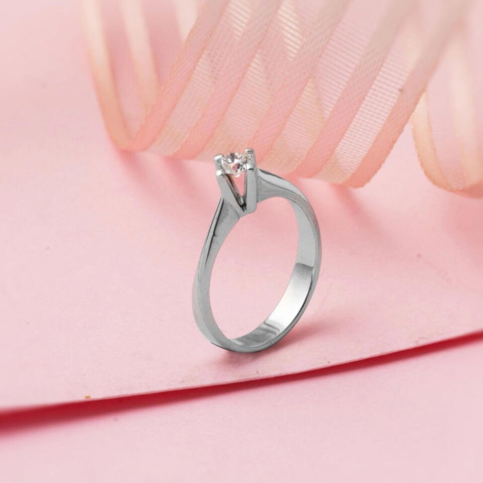 0,17 ct. Çapraz Montür Pırlanta Tektaş Yüzük