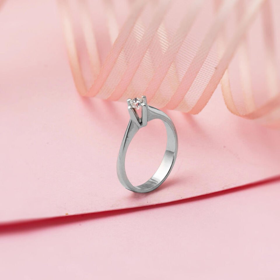 0,09 ct. Çapraz Montür Tektaş Pırlanta Yüzük