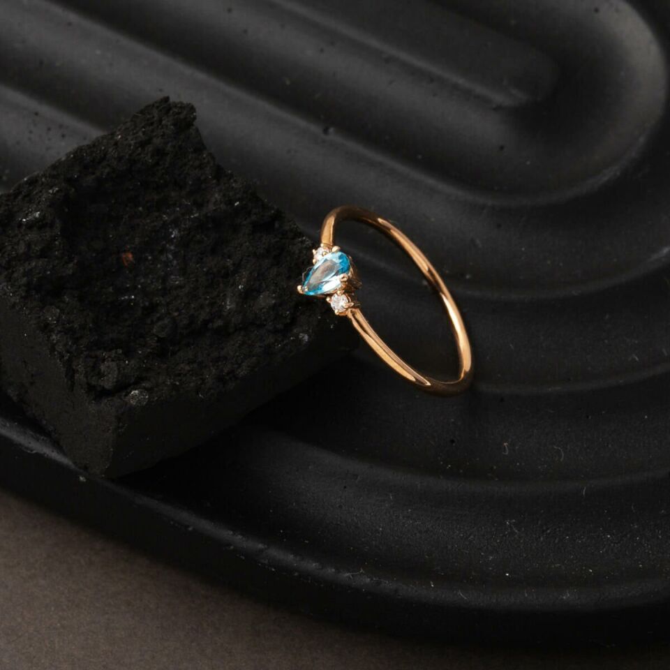 Blue Topaz Taşlı Altın Pırlanta Yüzük