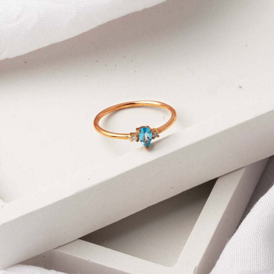 Blue Topaz Taşlı Altın Pırlanta Yüzük