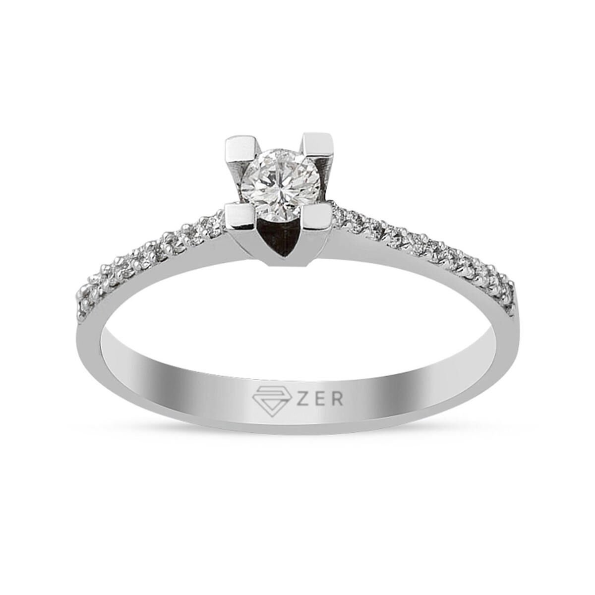 0,25 ct. Yan Taşlı Klasik Tektaş Pırlanta Yüzük