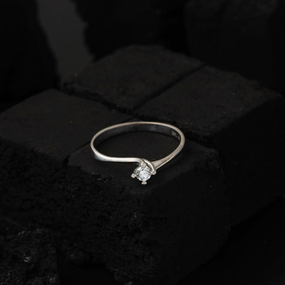 0,14 Karat Mevlana Model Tektaş Pırlanta Yüzük