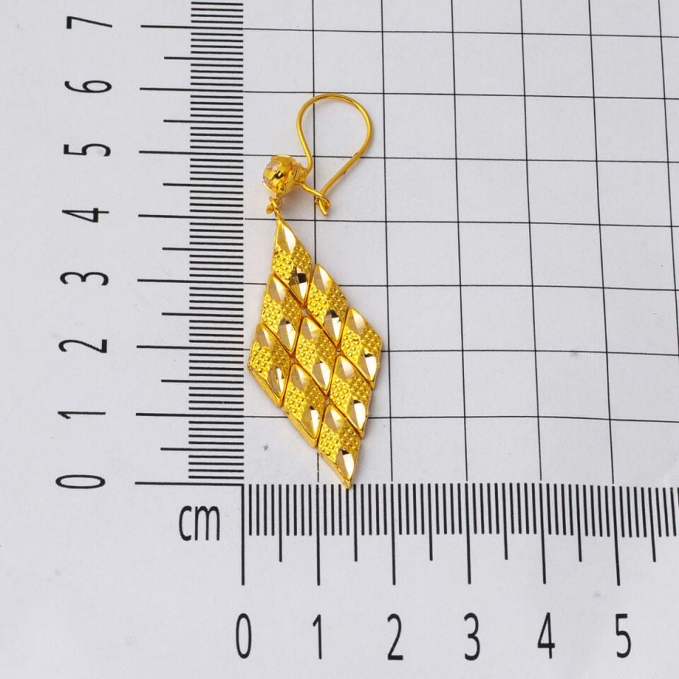 14 Ayar Baklava Dilimi Sallantılı Altın Küpe