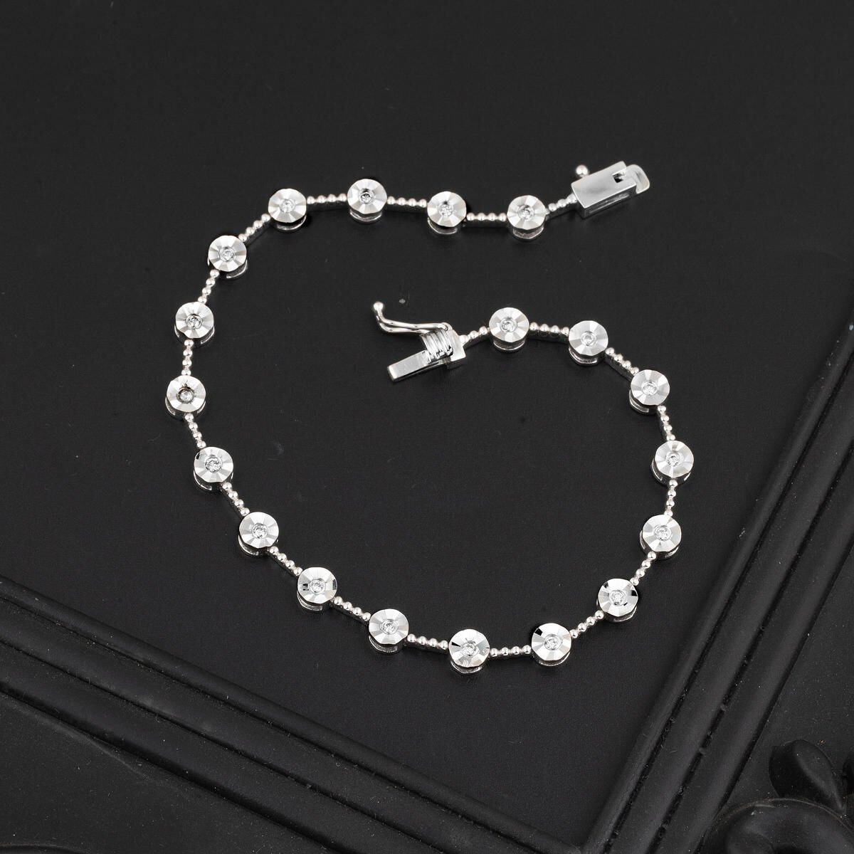 0,30 Karat Pırlantalı Suyolu Beyaz Altın Bileklik