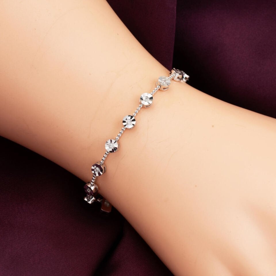 0,30 Karat Pırlantalı Suyolu Beyaz Altın Bileklik