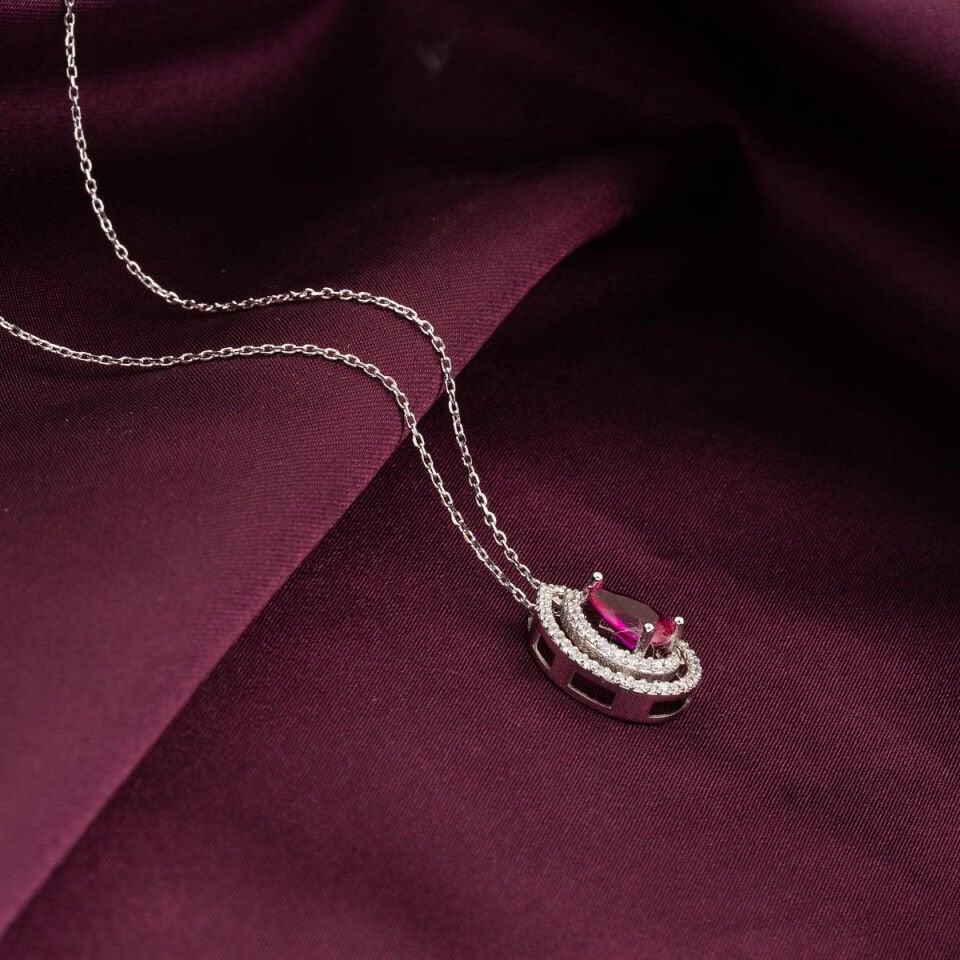 0,20 Karat Pırlantalı Yakut Kolye