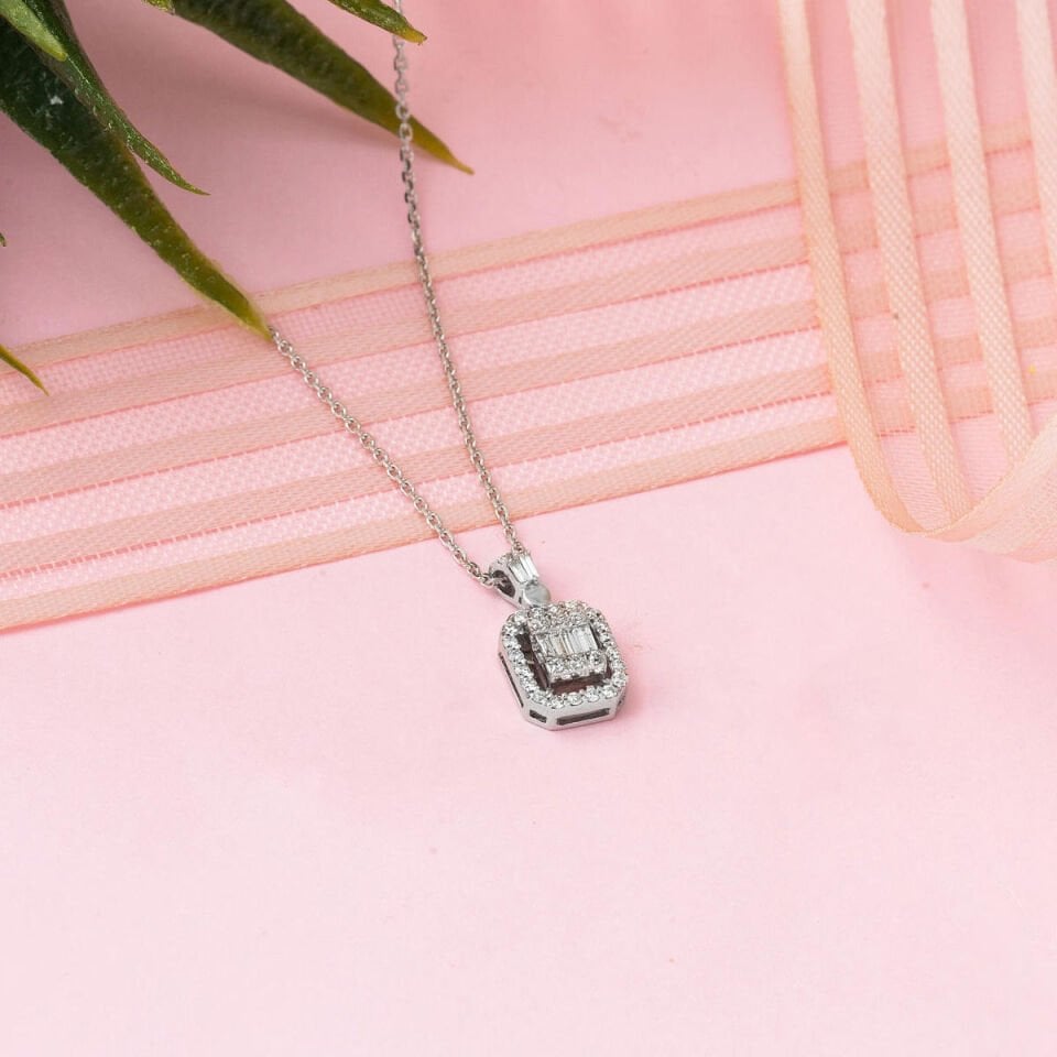 0,25 ct. Baget Pırlanta Kolye