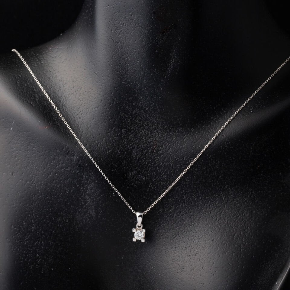 0,16 Karat Tektaş Pırlanta Kolye