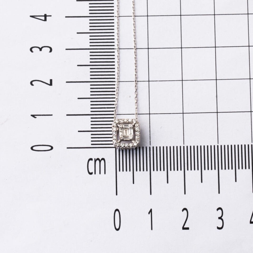 0,20 Karat Pırlanta Baget Kolye