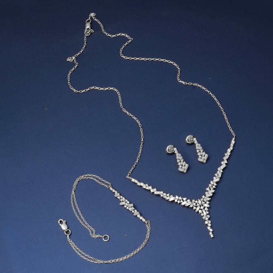 14 Ayar Beyaz Altın Taşlı Tasarım Söz Seti