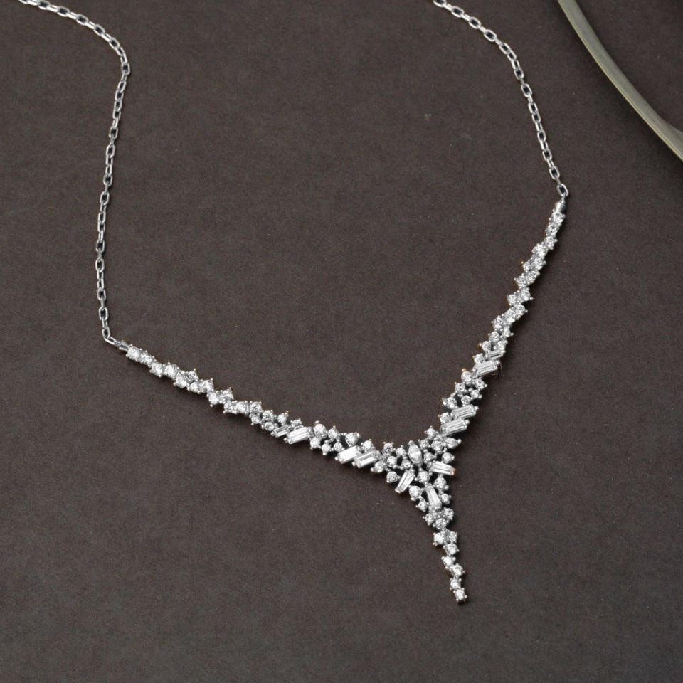 14 Ayar Beyaz Altın Taşlı Tasarım Söz Seti